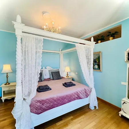 Esmaraldas House Of