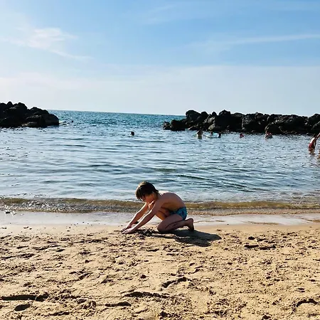 Esmaraldas House Of تيراسيني