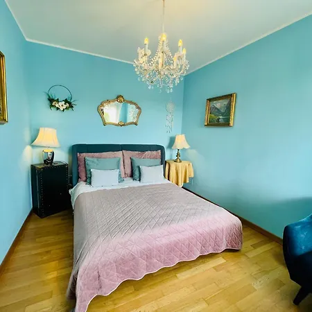 Esmaraldas House Of *