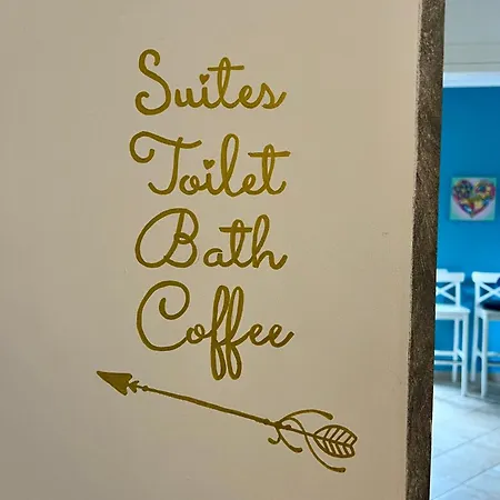 Esmaraldas House Of تيراسيني