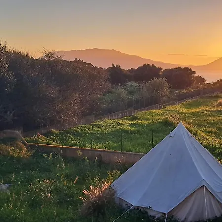 Esmaraldas House Of تيراسيني